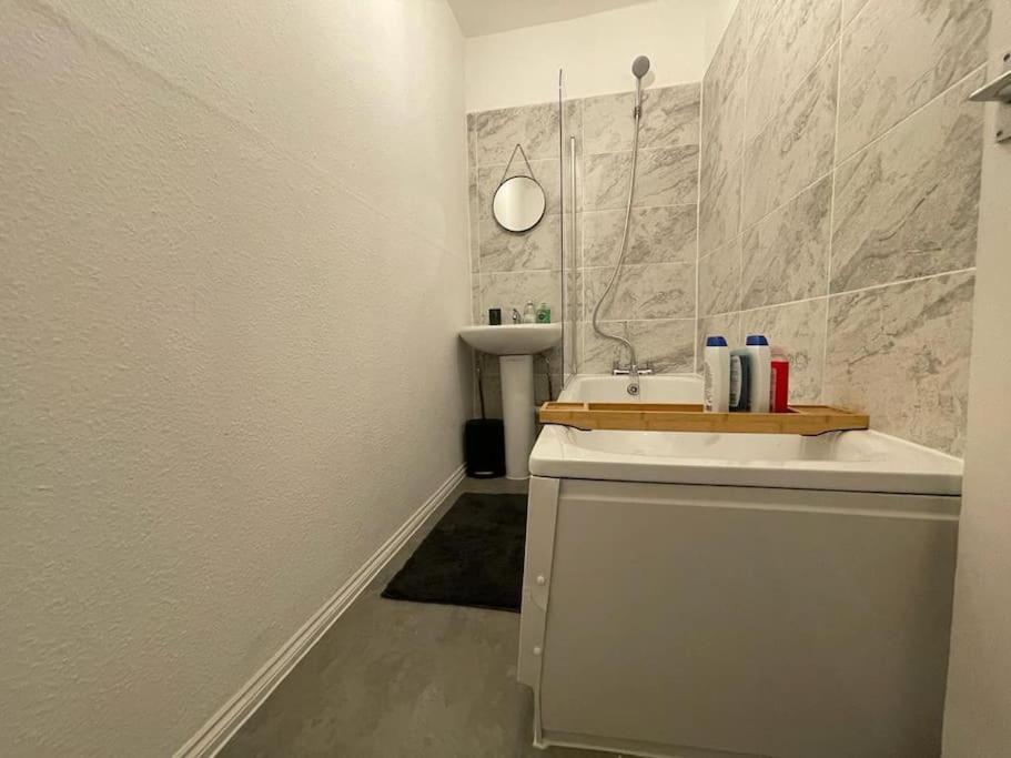 Comfortable 2 Bedroom On Tower Bridge London Eksteriør bilde