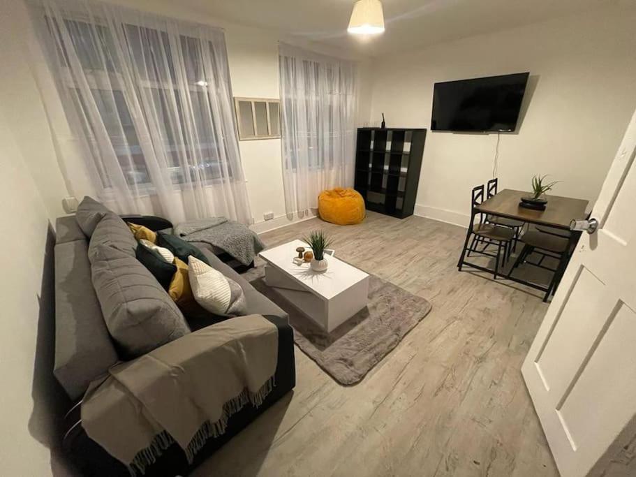 Comfortable 2 Bedroom On Tower Bridge London Eksteriør bilde