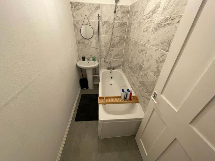 Comfortable 2 Bedroom On Tower Bridge London Eksteriør bilde