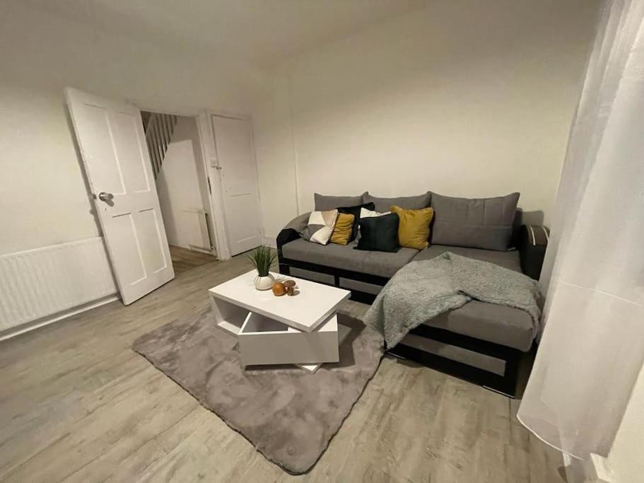 Comfortable 2 Bedroom On Tower Bridge London Eksteriør bilde