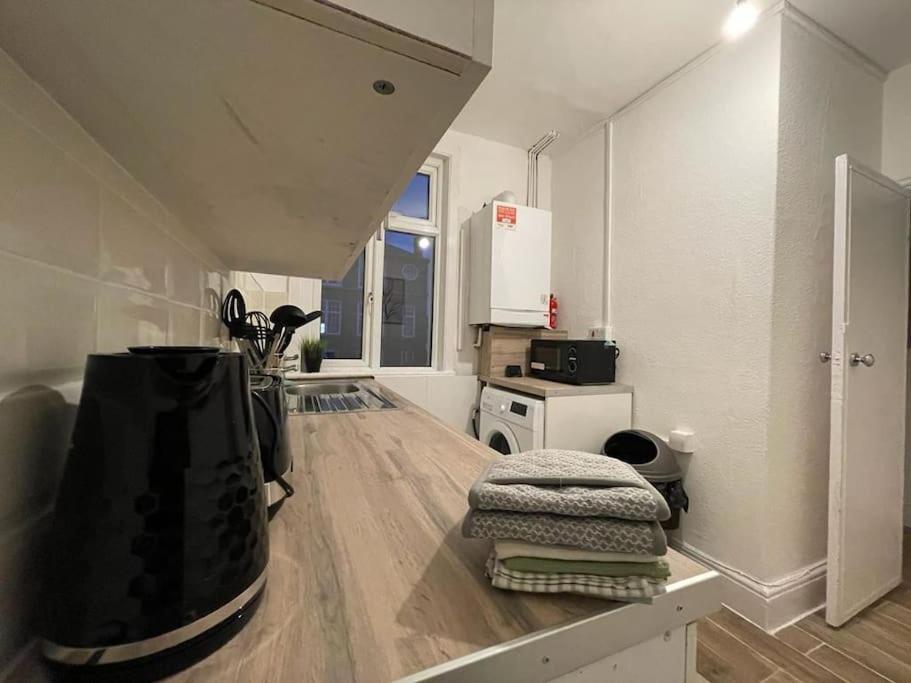 Comfortable 2 Bedroom On Tower Bridge London Eksteriør bilde